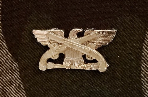 Spilla cappello distintivo