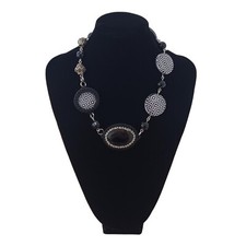 collana corta girocollo bianco e nero design geometrico retro bijoux artigianale