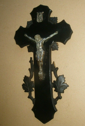 Beau crucifix bois sculpté - beau, en