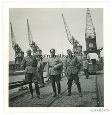 Orig. Foto Offiziere mit Kran