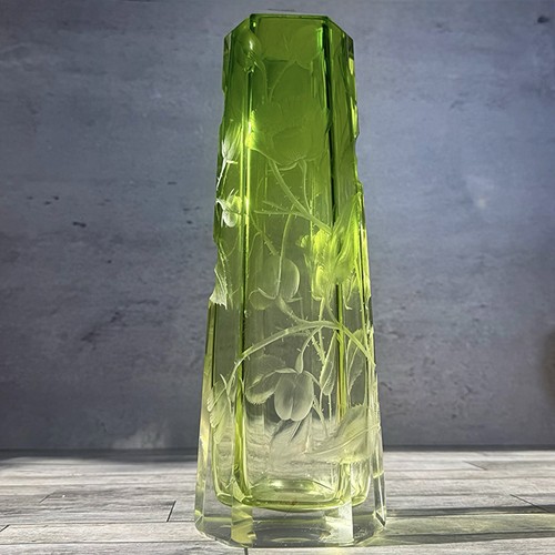 Antico vaso cristallo verde
