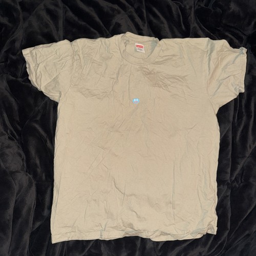 Supreme adesivo shirt - supreme®, t-shirt