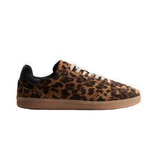 scarpe color tigra, tessuto