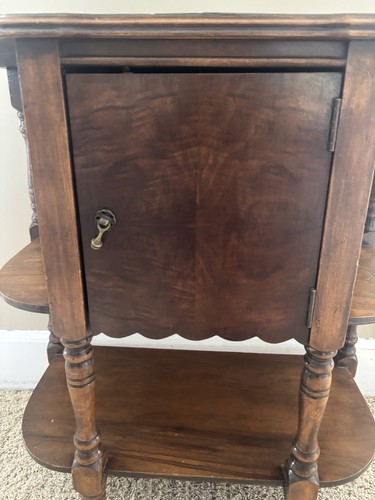 Antico mobiletto porta