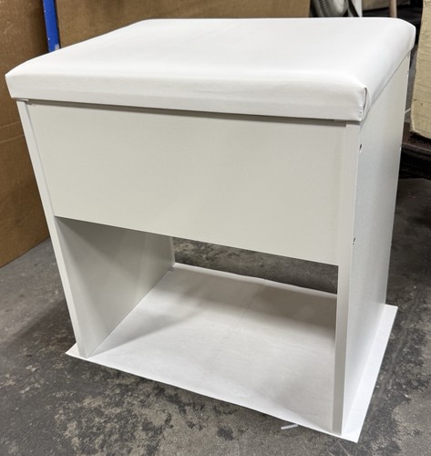 Sgabello moderno bianco