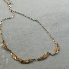 Girocollo collier colore oro da donna  degli anni 50