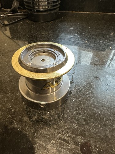 Bobina emblema daiwa 5500a - emblema,