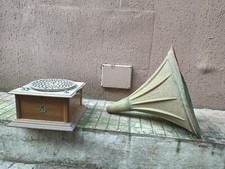 Antico grammofono tromba - a,