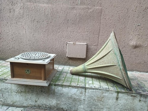 Antico grammofono tromba - antico,