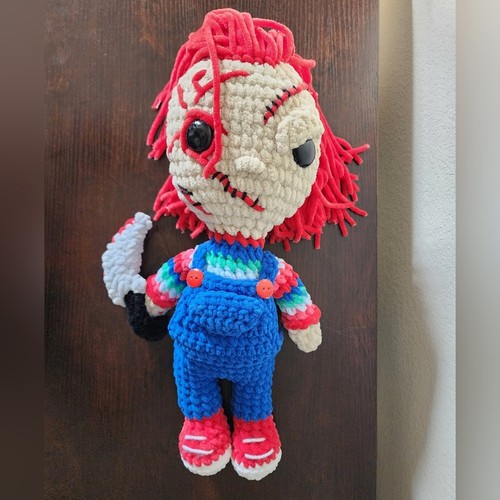 Bambola chucky all - bambola, all'uncinetto