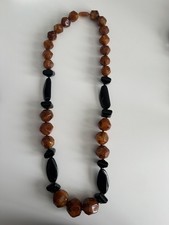 Collana resina nera con - in,