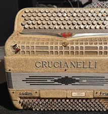 Fisarmonica Crucianelli - 5 file lato destro - 2 registri bassi - necessita di accordatura