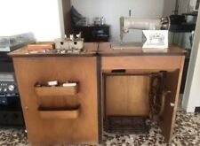 Macchina da cucire Singer a pedale con mobiletto