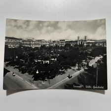 TARANTO VILLA GARIBALDI CARTOLINA CON FRANCOBOLLO BIANCO E NERO VINTAGE