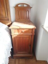 Comodino Vintage in legno massello e ripiano in marmo rosa. 