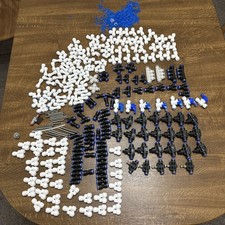 Oltre 250 pezzi di piccoli