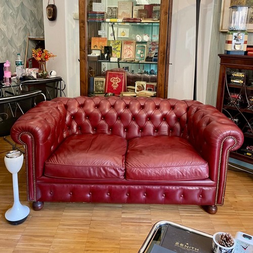 Divano chesterfield