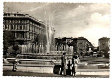 Cartolina 2127. Lombardia. Milano. La fontana di Piazza Castello. Viaggiata 1959