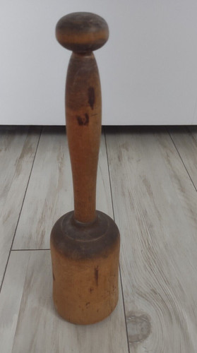 Antico attrezzo primitivo per