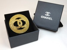Authentique Broche Chanel vintage, Signée et dorée à l'or fin