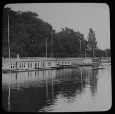 THAMES RIVER BOATS ENGLAND