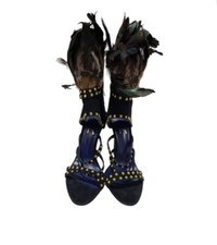 Tacchi a spillo glam in piuma Darmaki con borchie dorate