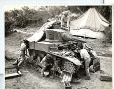 880-1) CARRO ARMATO USA SICILIA? 1943 WW2 RIPARAZIONE CINGOLI  MOTORE FOTO 26X20