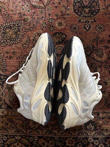 Adidas yeezy boost 700 - 700, v1