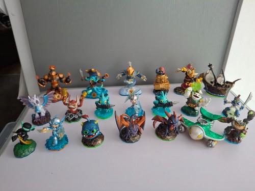 Skylanders x20 figure bundle - skylanders,