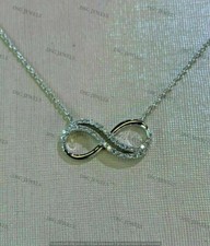 Ciondolo infinito diamante