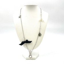 Collana lunga con ciondolo