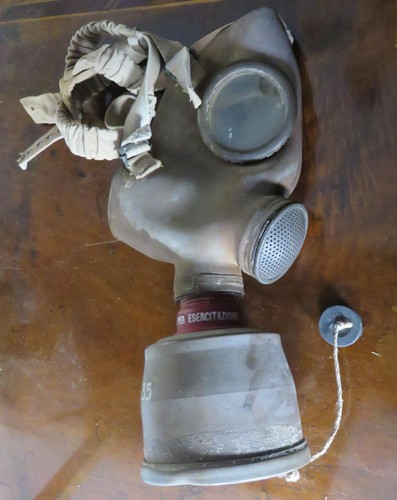 171002 una maschera antigas - 171002,