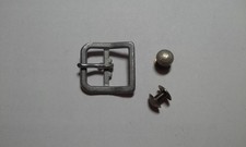 Fibbia e rivetti per elmetto