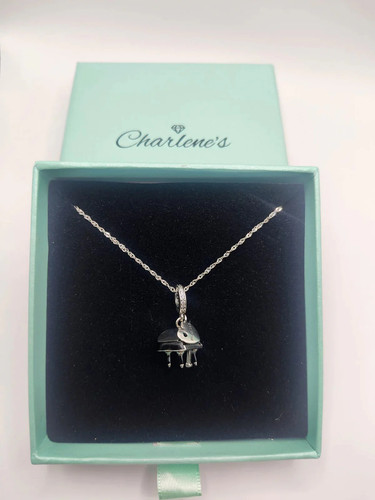 Collana con ciondolo - , in