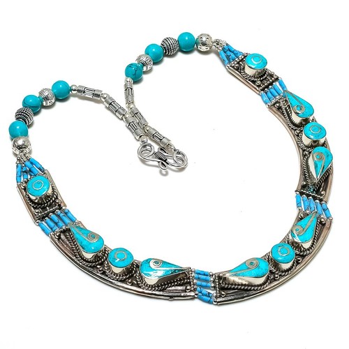 Collana con pietre preziose