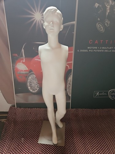 Manichino bambina senza - bambina,
