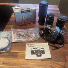 Pentax ME Super / con libri e