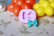 Stampo in gomma per fimo, cernit, pasta zucchero forma a fiocco 1.2 cm * 0.9 cm