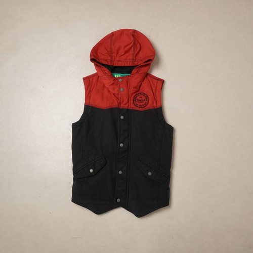 Gilet smanicato con cappuccio