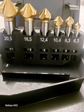 Serie di 6 frese a sbavare ed incassare a tre taglienti in acciaio HSS.