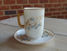 Antica tazza da tè e piattino