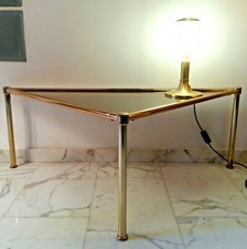  Raro tavolino da caffè triangolare italiano anni 70 in ottone e vetro