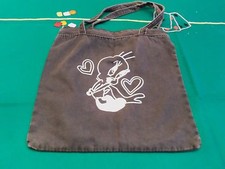 Borsa con manici in tela nera, usata molto, con disegno in bianco di Titti e due