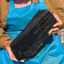 Cristallo di tormalina nero