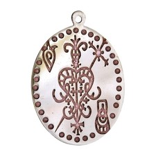 Collana con ciondolo voodoo