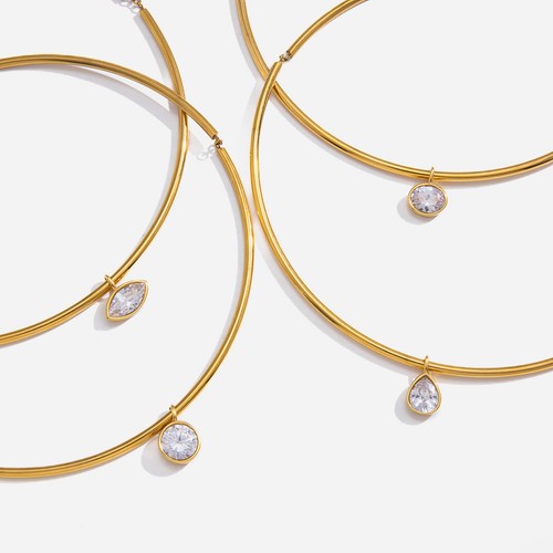 Collana girocollo rigido