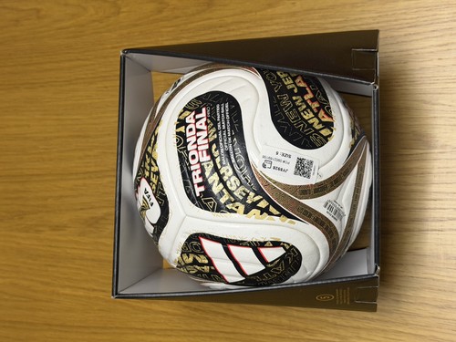 Adidas fifa world - fifa, trionda