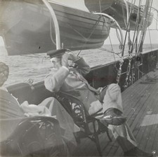 Sur Le Pont Un Bateaux c1920
