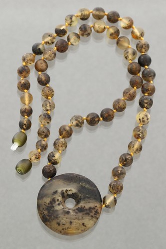Collana con ciondolo ciambella