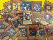 YU GI OH CARTE RARE DA COLLEZIONE VINTAGE OLD DECK SVENDITA VARIE ESPANSIONI 1€